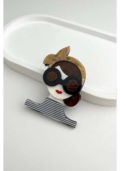 Bandana Detaylı Gözlüklü Kadın Broş (6cm) fiyatları