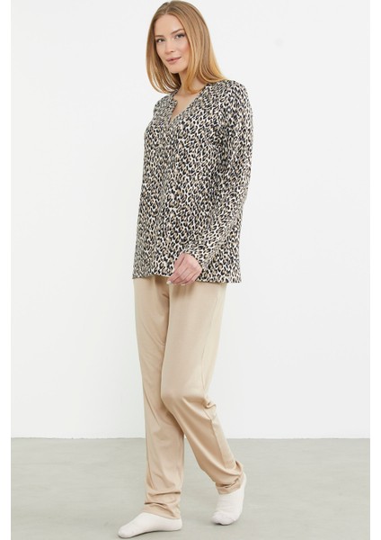 Yakası Düğmeli Leopar Kombinli Pijama Takım - Bej fırsatları