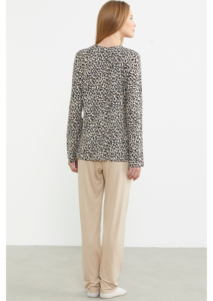 Yakası Düğmeli Leopar Kombinli Pijama Takım - Bej indirimleri