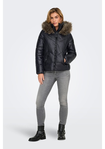 Onlfever Regular Fit Tüylü Kapüşonlu Şişme Mont Bayan Mont 15322003 fiyatları