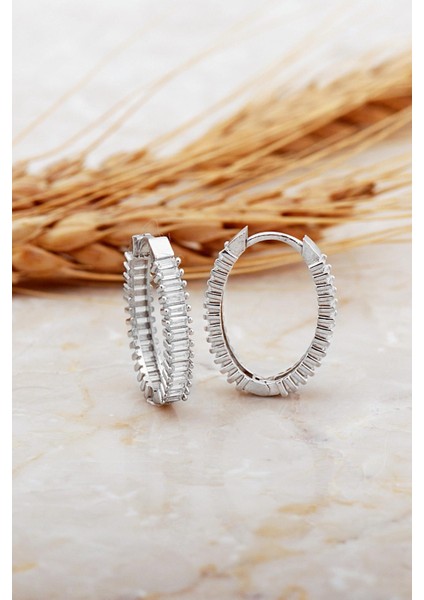 Baget Taşlı Büyük Boy Rodyumlu Gümüş Oval Halka Küpe 7130