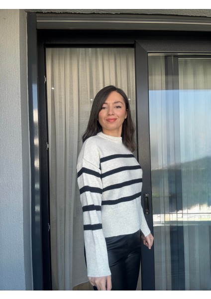 Ekru Siyah Çizgili Kazak fiyatları