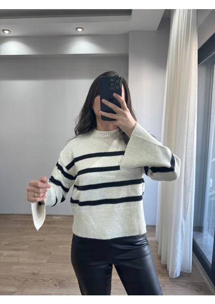 Ekru Siyah Çizgili Kazak indirimleri