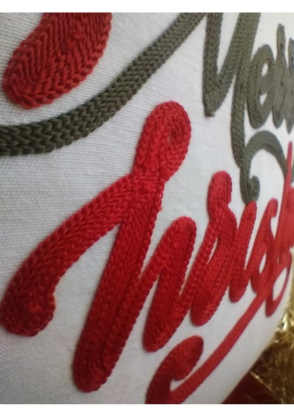 Yılbaşına Özel Tasarlanmış Punch Işlemeli Kırlentler, Rengarenk, Merry Christmas, Zarif ve Şık Yılbaşı Dekoru (43 x 43 cm ), Konforlu ve Dayanıklı Kumaş, Ev ve Ofis Için Ideal Hediye indirimleri