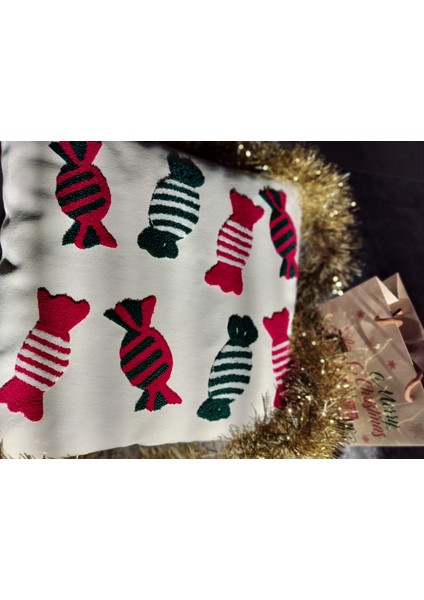 Yılbaşına Özel Tasarlanmış Punch Işlemeli Kırlentler, Rengarenk, Merry Christmas, Zarif ve Şık Yılbaşı Dekoru (43 x 43 cm ), Konforlu ve Dayanıklı Kumaş, Ev ve Ofis Için Ideal Hediye modelleri