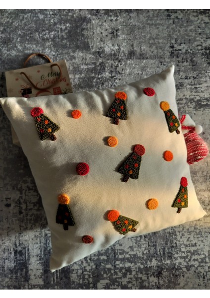 Yılbaşına Özel Tasarlanmış Punch Işlemeli Kırlentler, Rengarenk, Merry Christmas, Zarif ve Şık Yılbaşı Dekoru (43 x 43 cm ), Konforlu ve Dayanıklı Kumaş, Ev ve Ofis Için Ideal Hediye indirimleri