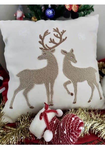 Yılbaşına Özel Tasarlanmış Punch Işlemeli Kırlentler, Rengarenk, Merry Christmas, Zarif ve Şık Yılbaşı Dekoru (43 x 43 cm ), Konforlu ve Dayanıklı Kumaş, Ev ve Ofis Için Ideal Hediye