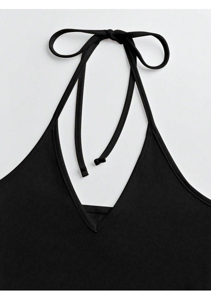 V Yaka Siyah Renk Desensiz Boyun Bağlamalı Fitilli Kısa Kolsuz Likralı Fit Crop Top Bluz