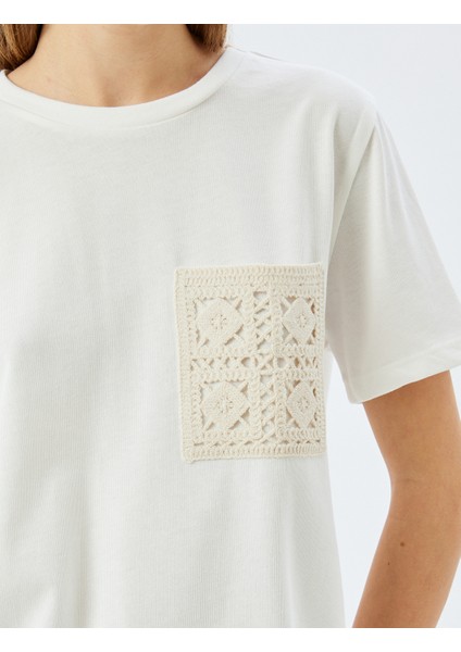 Bisiklet Yaka Etnik Aplike Cep Detaylı Kısa Kollu T-Shirt