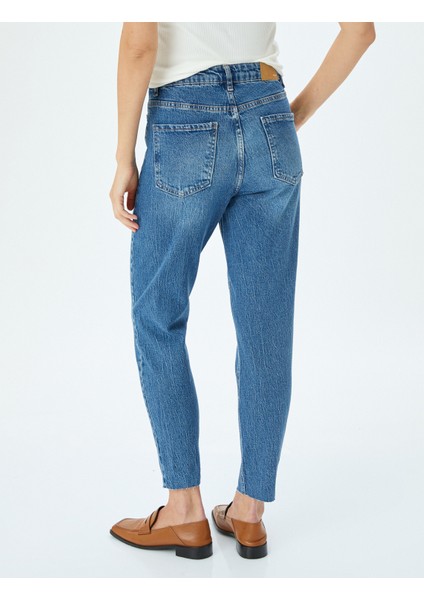 Yüksek Bel Bol Kalıp Düz Paça Düğmeli Cepli Pamuklu Kot Pantolon - Mom Jean