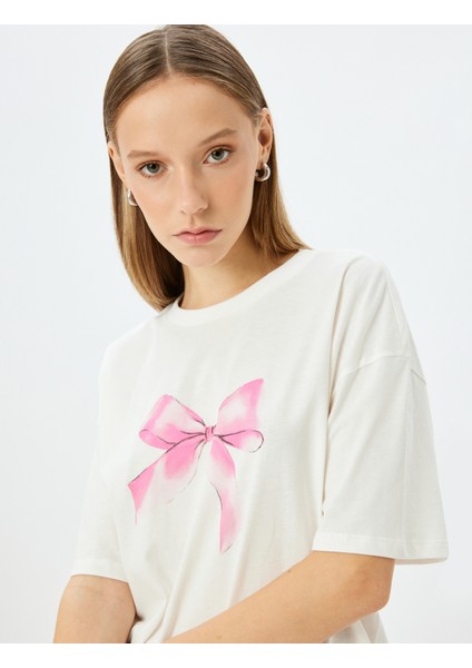 Bisiklet Yaka Fiyonk Baskılı Rahat Kalıp Kısa Kollu T-Shirt