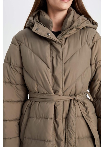 Su Geçirmez Oversize Geniş Kalıp Uzun Mont Parka Kapüşonlu Kemerli Cepli C9703AX24CW fırsatları