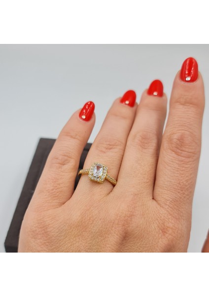 Gold Şık Baget Taşlı Ayarlanabilir Tektaş Yüzük