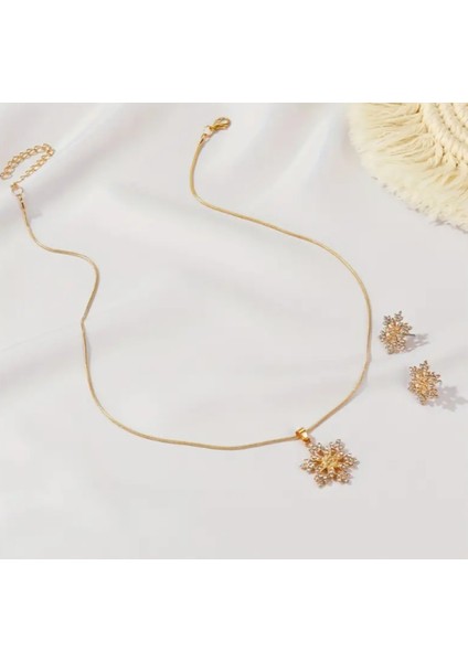 Gold Taş Detaylı Zarif Kar Tanesi Kolye Küpe Set