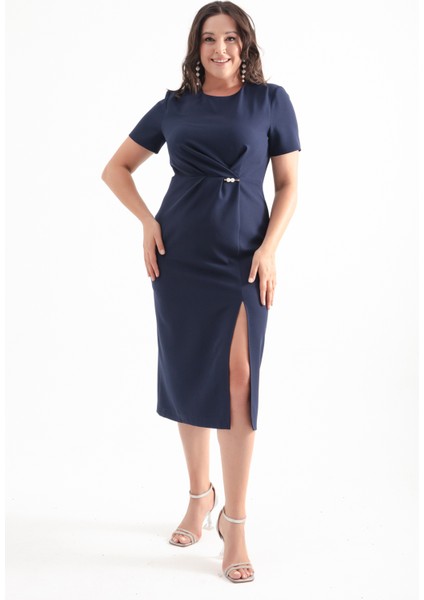 Kadın Lacivert Inci Detaylı Yırtmaçlı Büyük Beden Midi Elbise