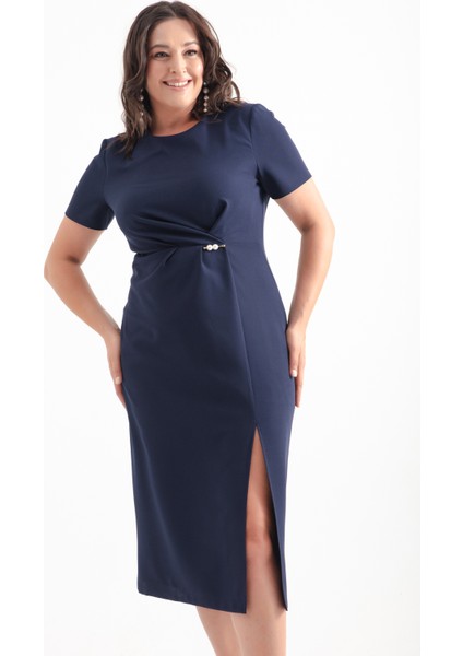 Kadın Lacivert Inci Detaylı Yırtmaçlı Büyük Beden Midi Elbise modelleri
