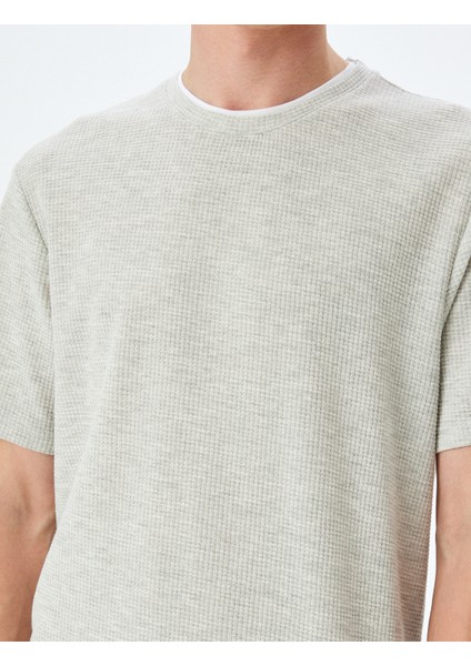 Dokulu Kısa Kollu Yaka Detaylı Pamuk Karışımlı Bisiklet Yaka Slim Fit T-Shirt indirimleri