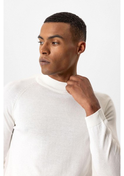 Ekru Yarım Boğazlı Erkek Triko fırsatları