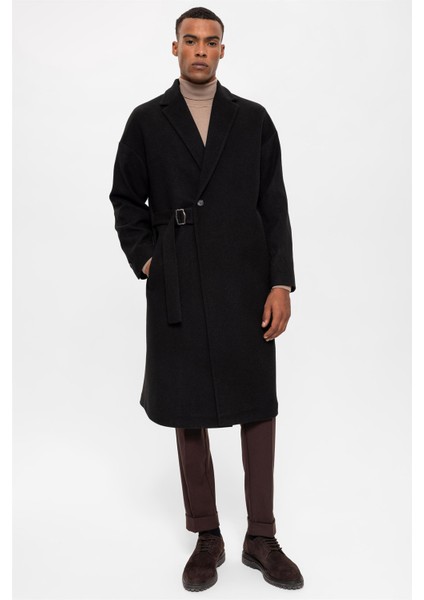 Siyah Kuşaklı Oversize Erkek Kaban