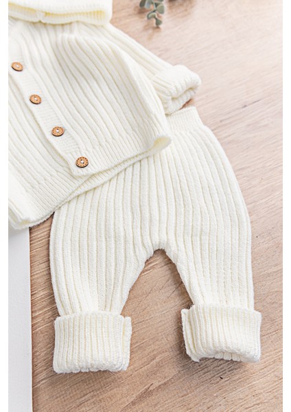 Unisex Kışlık Bebek Takımı Triko Hırka ve Bere ile 3-6 Ay İçin Tasarlandı modelleri