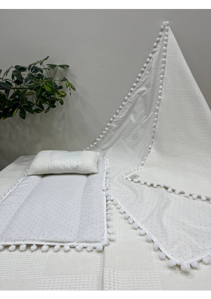 Poplin Kumaş ve Ponponlu Alt Açma , Yastık ve Battaniye 3'lü Set fiyatları
