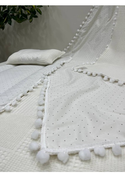Poplin Kumaş ve Ponponlu Alt Açma , Yastık ve Battaniye 3'lü Set fırsatları