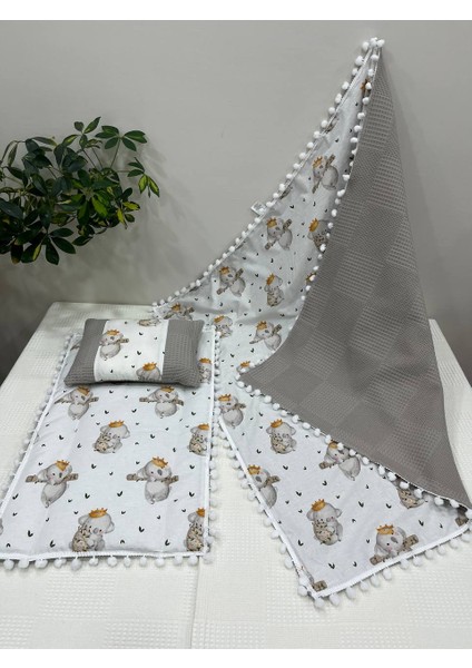 Poplin Kumaş ve Ponponlu Alt Açma , Yastık ve Battaniye 3'lü Set