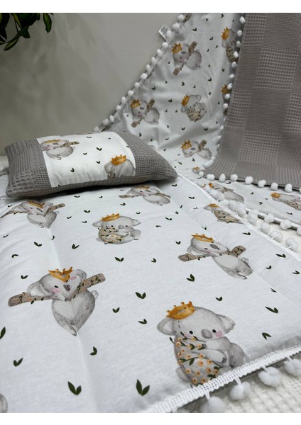 Poplin Kumaş ve Ponponlu Alt Açma , Yastık ve Battaniye 3'lü Set