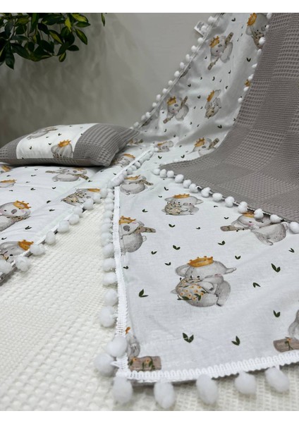 Poplin Kumaş ve Ponponlu Alt Açma , Yastık ve Battaniye 3'lü Set