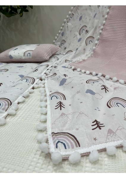 Poplin Kumaş ve Ponponlu Alt Açma , Yastık ve Battaniye 3'lü Set