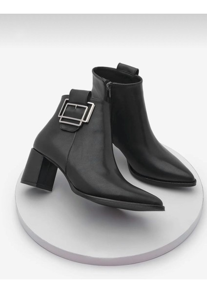 Potinonline K1754 Kadın Sivri Burun Tokalı Kalın Topuk Kısa Bot