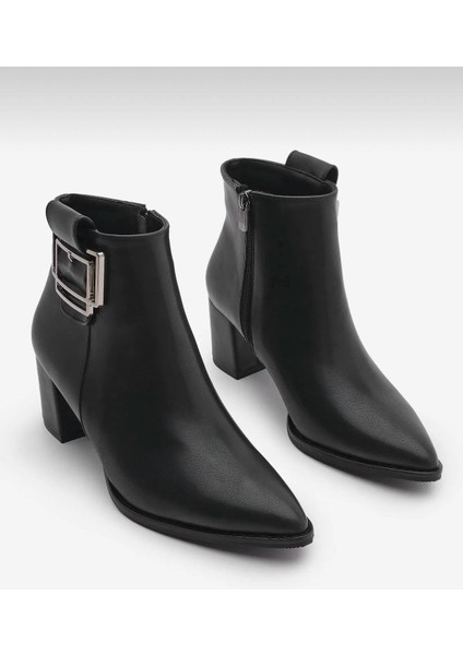 Potinonline K1754 Kadın Sivri Burun Tokalı Kalın Topuk Kısa Bot modelleri