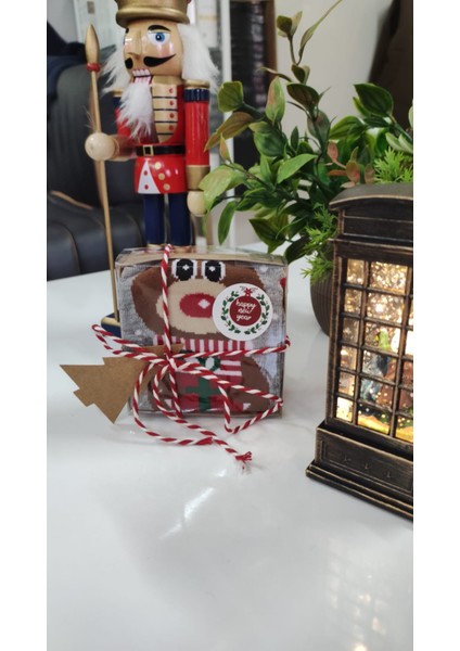 Özel Kutulu Hediye Paketli Yılbaşı Çorabı Yeni Yıl Hediyesi Yılbaşı Kutusu Unisex Çorap fırsatları