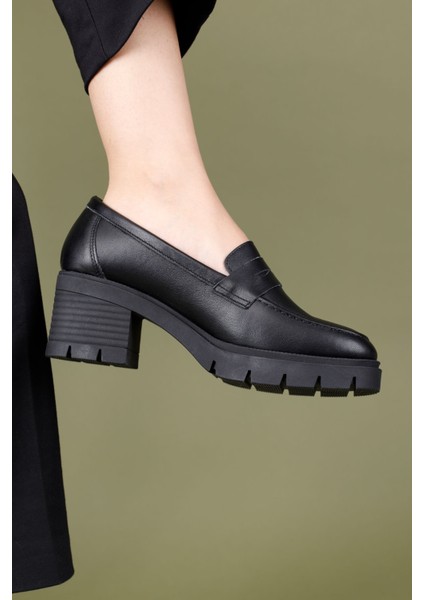 Naginar Kadın Deri Siyah Topuklu Loafer Ayakkabı