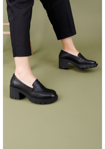 Naginar Kadın Deri Siyah Topuklu Loafer Ayakkabı