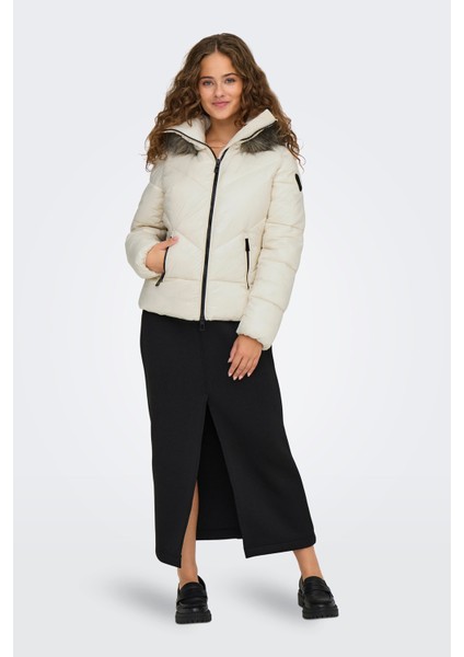 Kadın Onlfever Kapüşonu Kürklü Puffer Mont 15322003 Ekru fiyatları