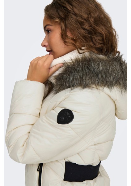 Kadın Onlfever Kapüşonu Kürklü Puffer Mont 15322003 Ekru fırsatları