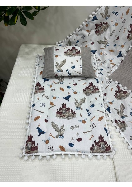 Harry Potter Temalı Poplin Kumaş ve Ponponlu Alt Açma , Yastık ve Battaniye 3'lü Set