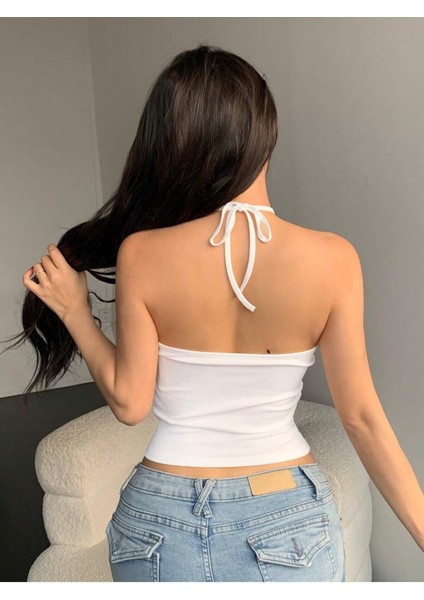 Degaje Yaka Çapraz Bağcıklı Beyaz Renk Fitilli Crop Top Bluz