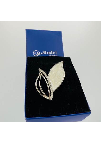 Lale Yapraklı Beyaz Işleme Detaylı Taşlı Broş