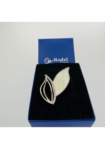 Lale Yapraklı Beyaz Işleme Detaylı Taşlı Broş fiyatları