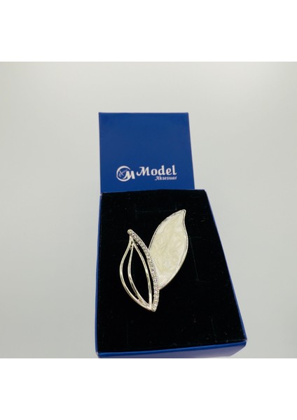 Lale Yapraklı Beyaz Işleme Detaylı Taşlı Broş modelleri