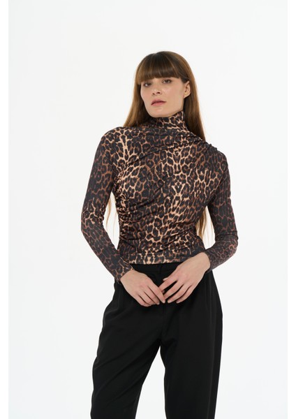 Leopar Desenli Yarım Balıkçı Yaka Bluz