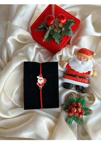 Yılbaşı Temalı Kırmızı İpli Mineli Bileklik, Altın Kaplama, Şık ve Renkli Takı modelleri