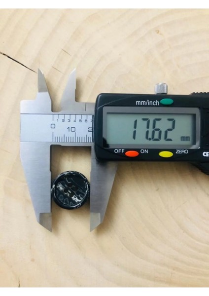 18 mm Siyah Beyaz Detaylı Polyester Düğme ( 15 Adet) fiyatları