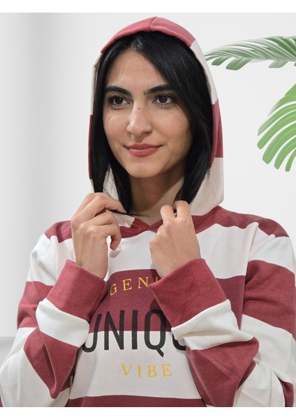 Unique Baskılı Kapüşonlu Sweatshirt (Kırmızı-Beyaz) fırsatları