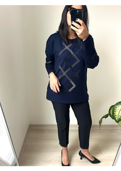 Kadın Büyük Beden Baskılı Önü ve Kolları Taş Detaylı Bluz -BGB67