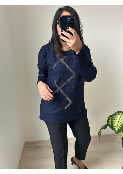 Kadın Büyük Beden Baskılı Önü ve Kolları Taş Detaylı Bluz -BGB67