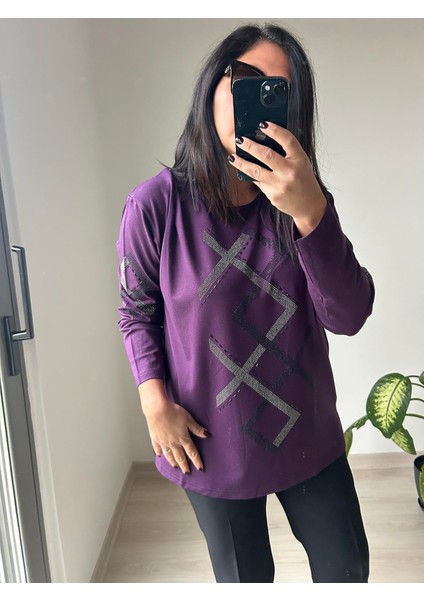 Kadın Büyük Beden Baskılı Önü ve Kolları Taş Detaylı Bluz -BGB68