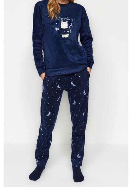 Kadın Moda Şık Bisiklet Yaka Lastikli Paça Uzun Kol Kedi Nakışlı Kadife Kışlık Örme Pijama Takımı fiyatları